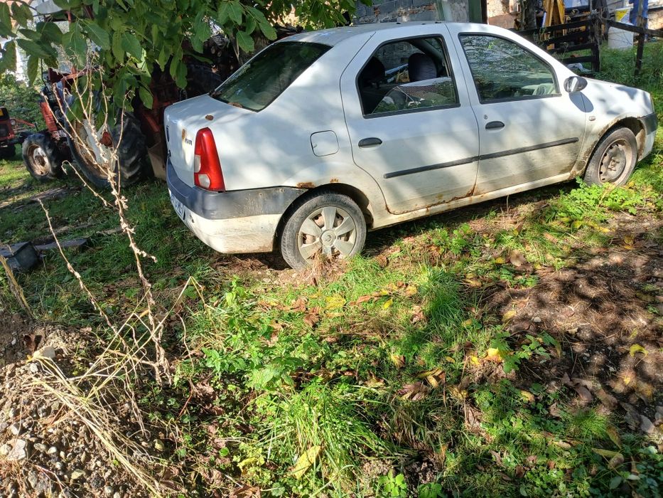 Vând Dacia Logan