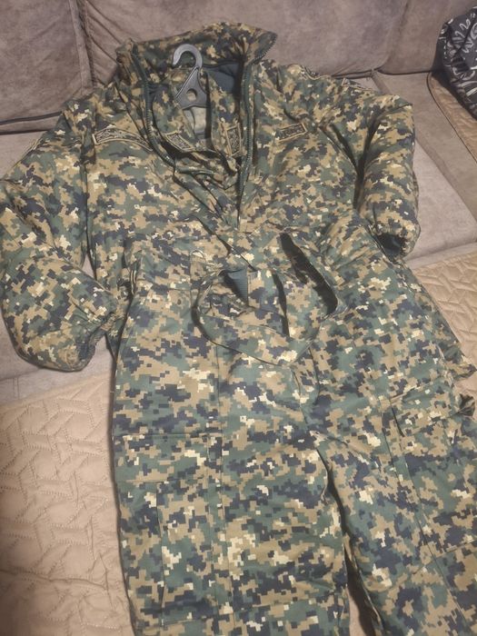 Военный комплект  . Продам  , размер 52_ 54. Зимний. Цена