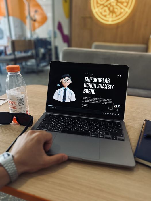 Macbook pro i5 8/256 Yangidek turibdi