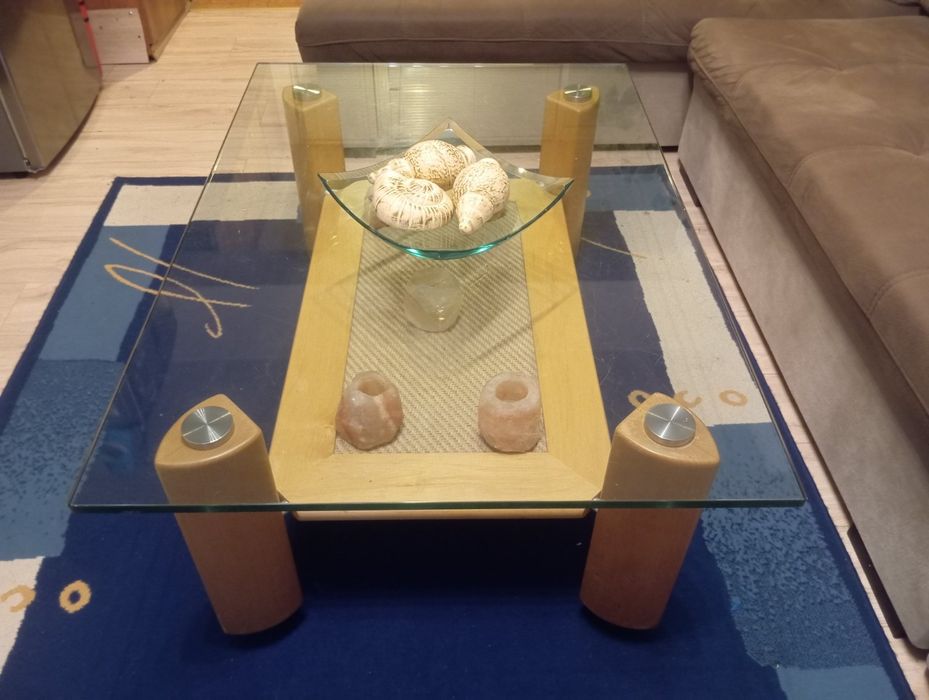 Масивна  маса от стъкло не мога