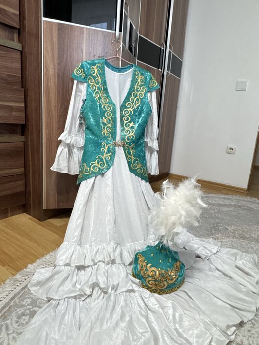 Национальный женский костюм