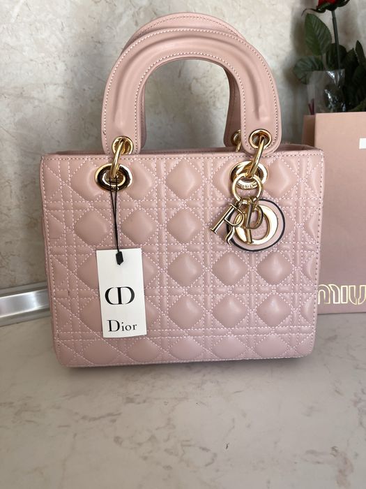 Lady Dior пудра среден размер