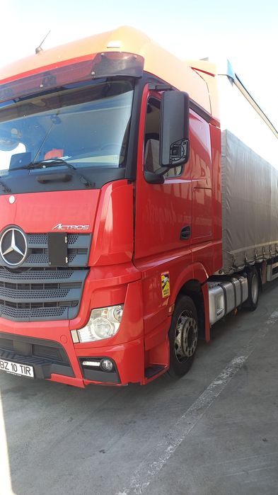 Vănd cap tractor cu semiremorca