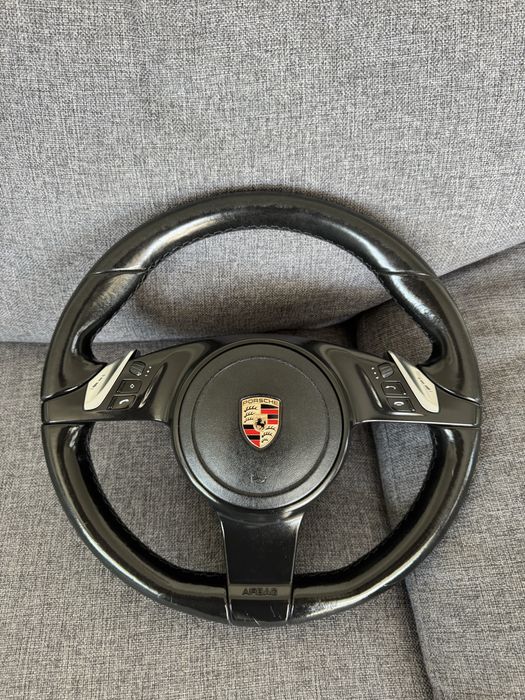 Волан Porsche перфектен