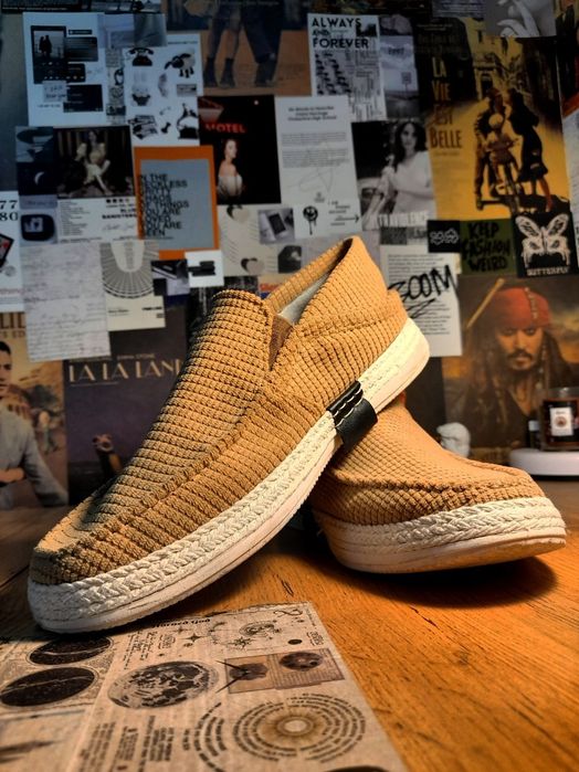 Erkaklar poyabzali, Sandallar, oyoq kiyim