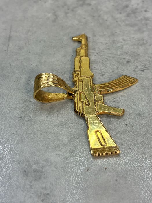 Златна висулка Калашник - 18к