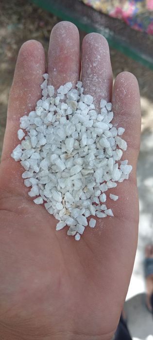 Kiroshka sichka pil qora kiroshka oq qum shakarcha