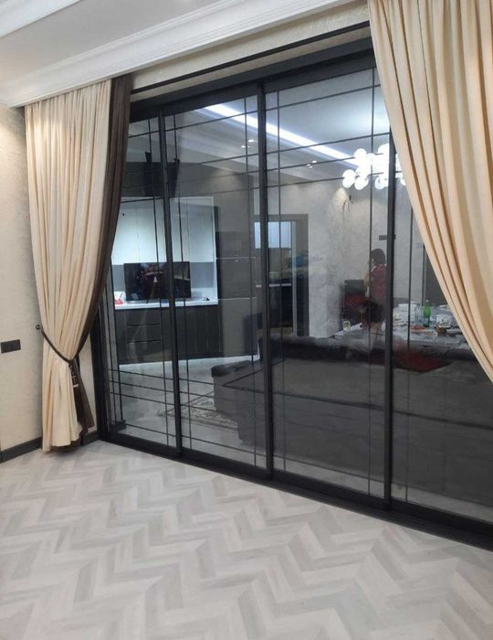 Окна двери перегородки решетки навесы двери из стекла.Лофт перегородки