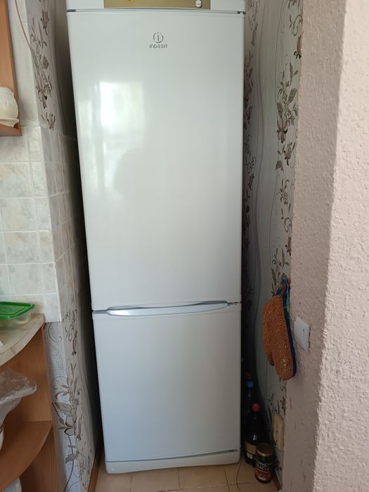 Холодильник Indesit