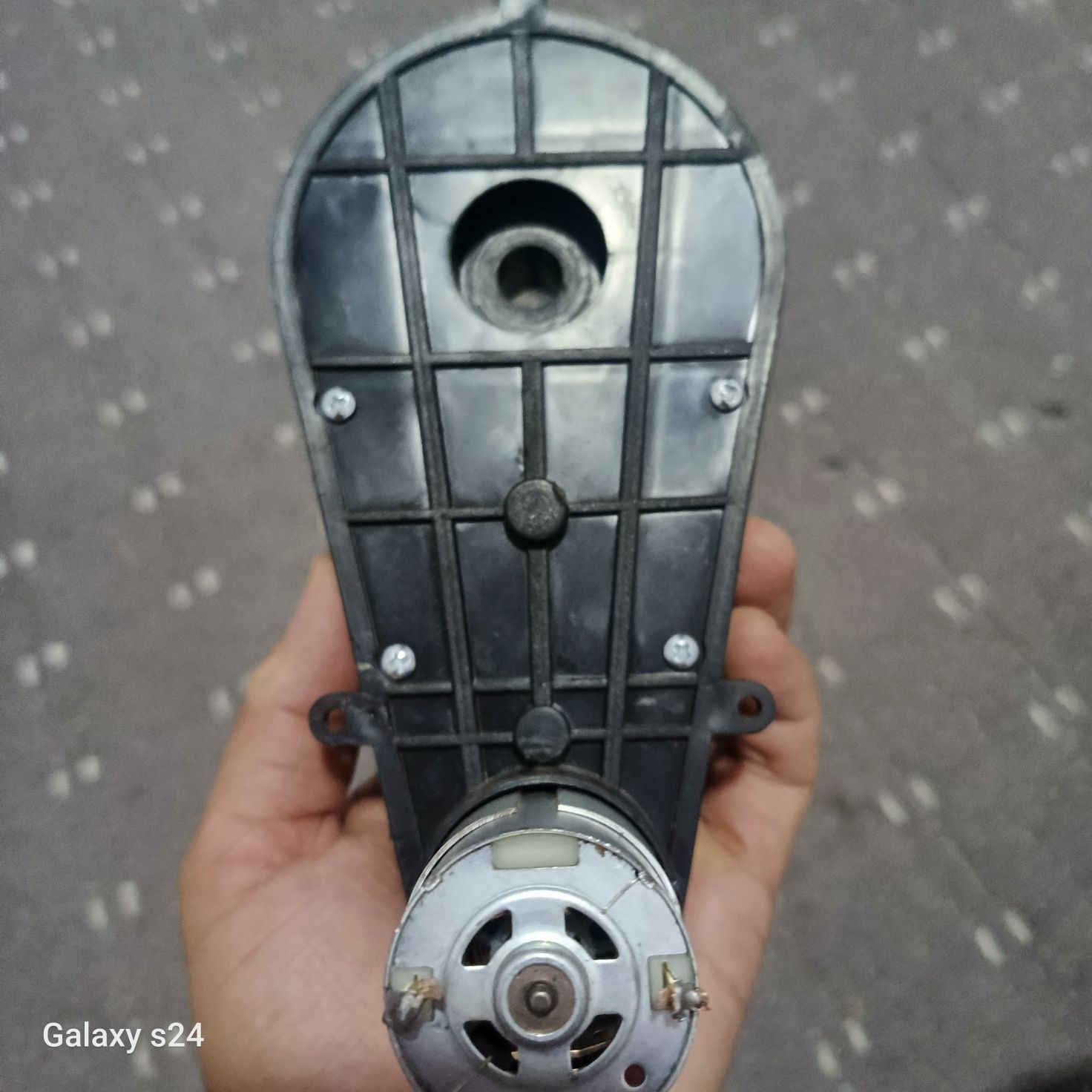 Bolalar mashinasiga motor
