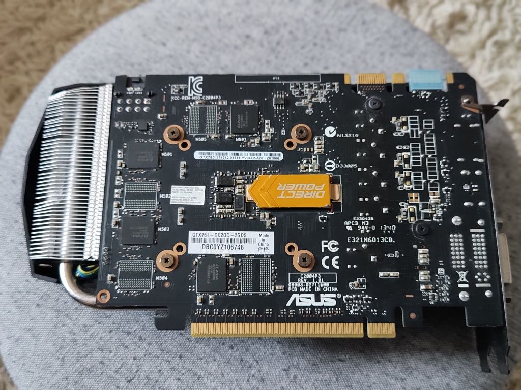 Asus GeForce 760 GTX 2gb DDR5 256 biti - se vinde ca defecta