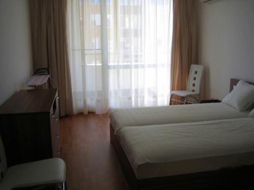 Дава се под наем Двустаен апартамент в София, Студентски град - 75 кв.м за 700 € - Снимка #7