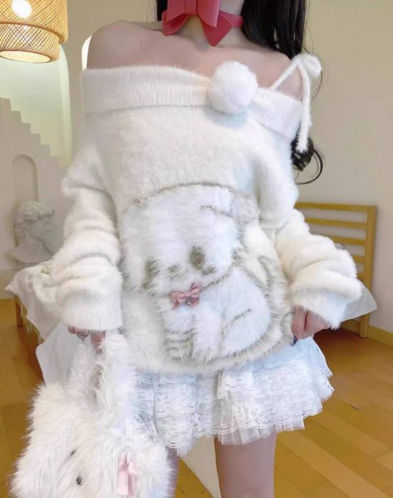 Няшный свитер с открытыми плечами