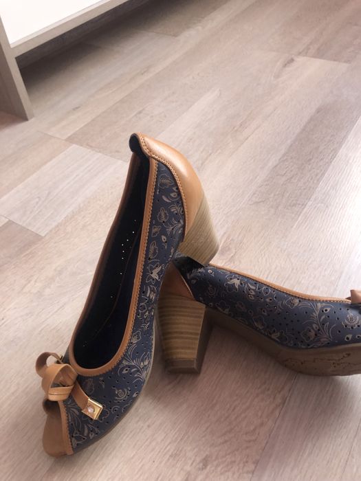 Обувки сини с кафяво