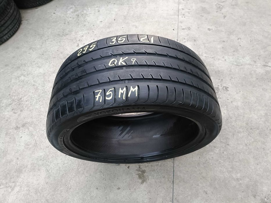 O anvelopa de vara 295 35 21 yokohama advan sport profil de 7,5 mm