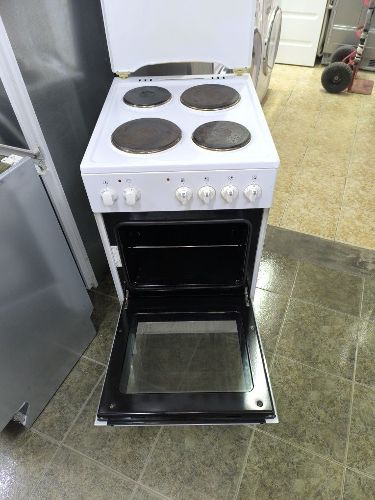 Свободнстояща печка с чугунуни котлони. Gorenje