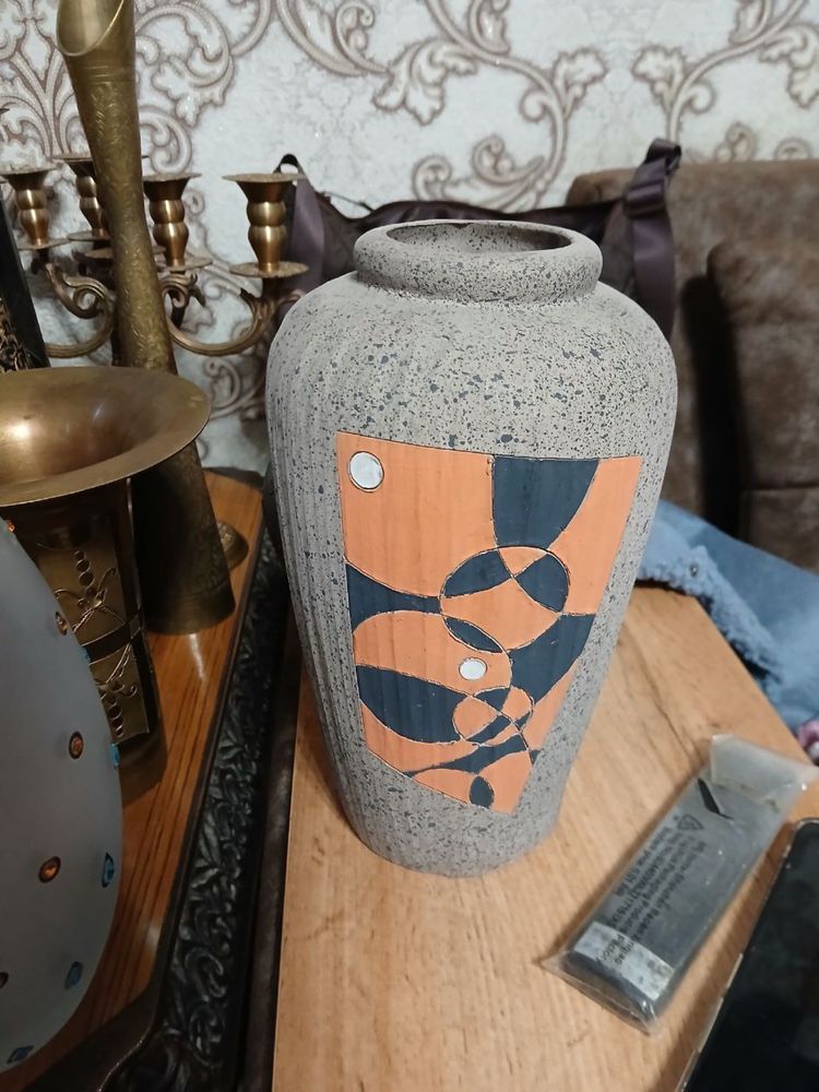 Вазы для цветов.