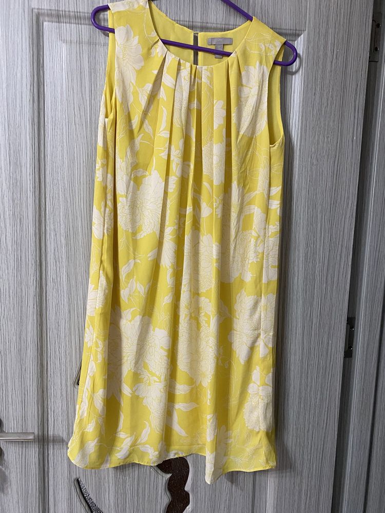 Vand 3 rochii bust 107 lungime 100 45 de lei toate