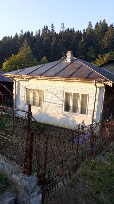 Vând casă de vacanță la munte