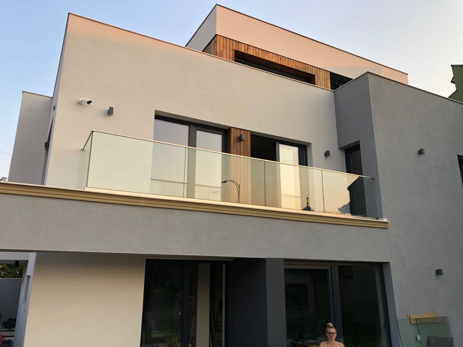 Balustrade de sticla cu profil de aluminiu