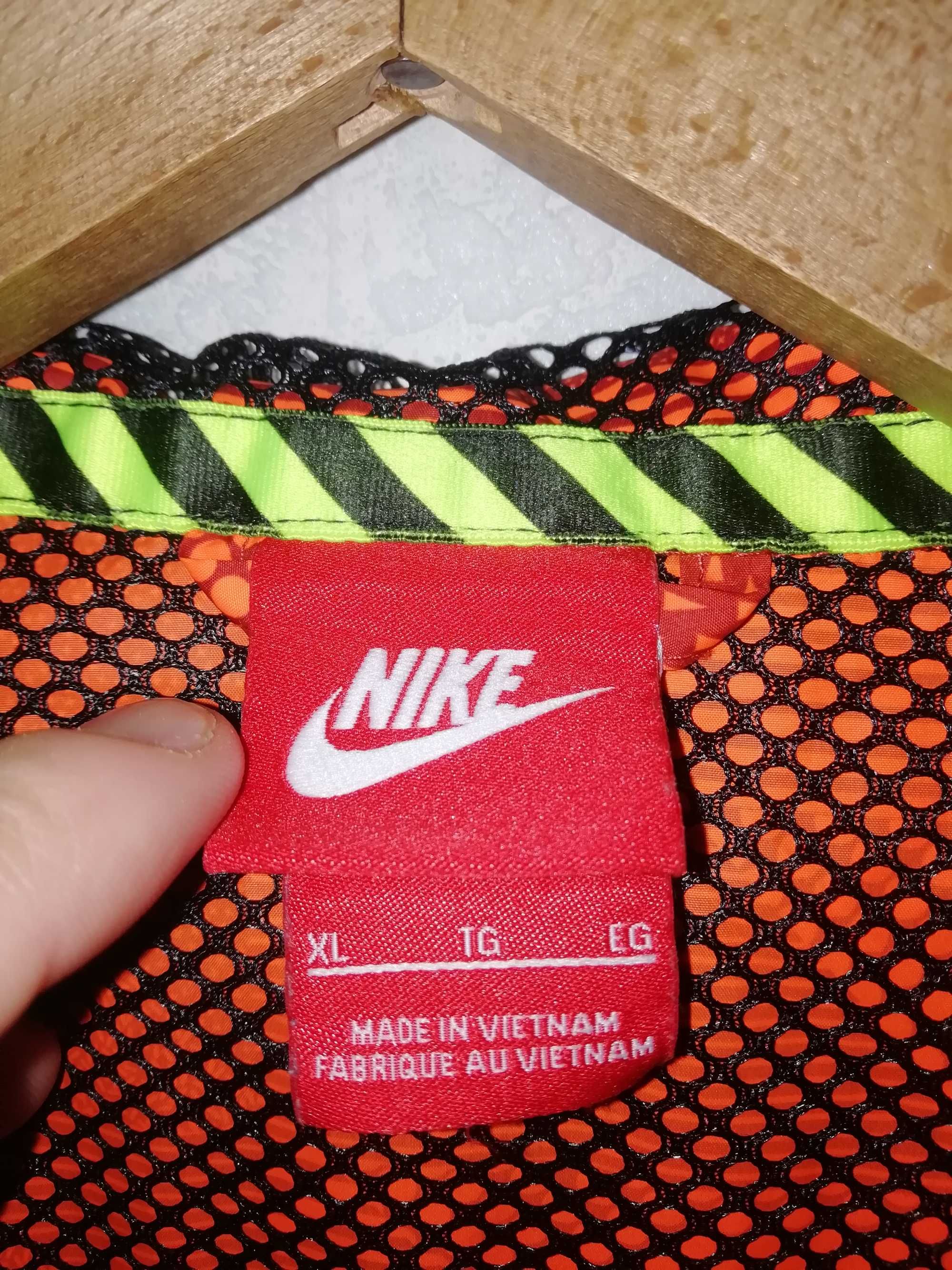 Nike оригинално ново мъжко яке ветровка с качулка размер XL оранжево