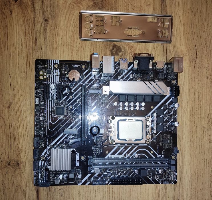Asus B660 + i3-12100 (video)