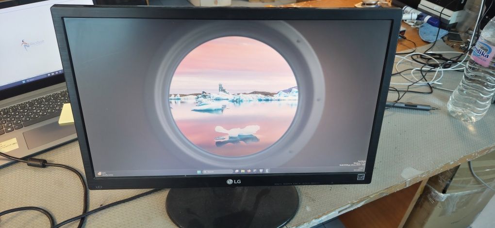Монитор LG 22 инча