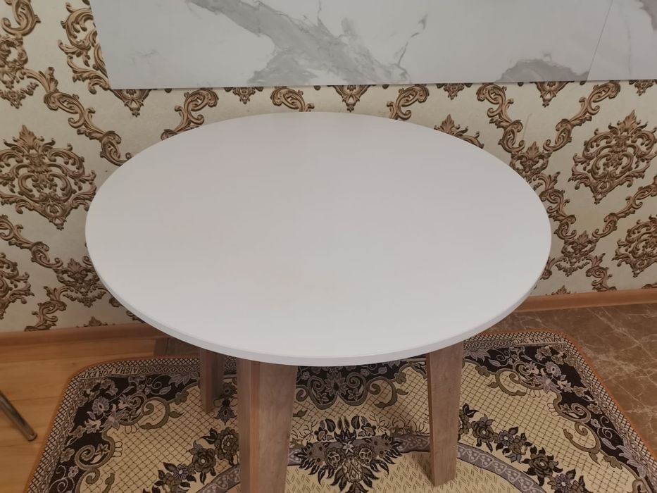 Стол кухонный предназначенный для обеда