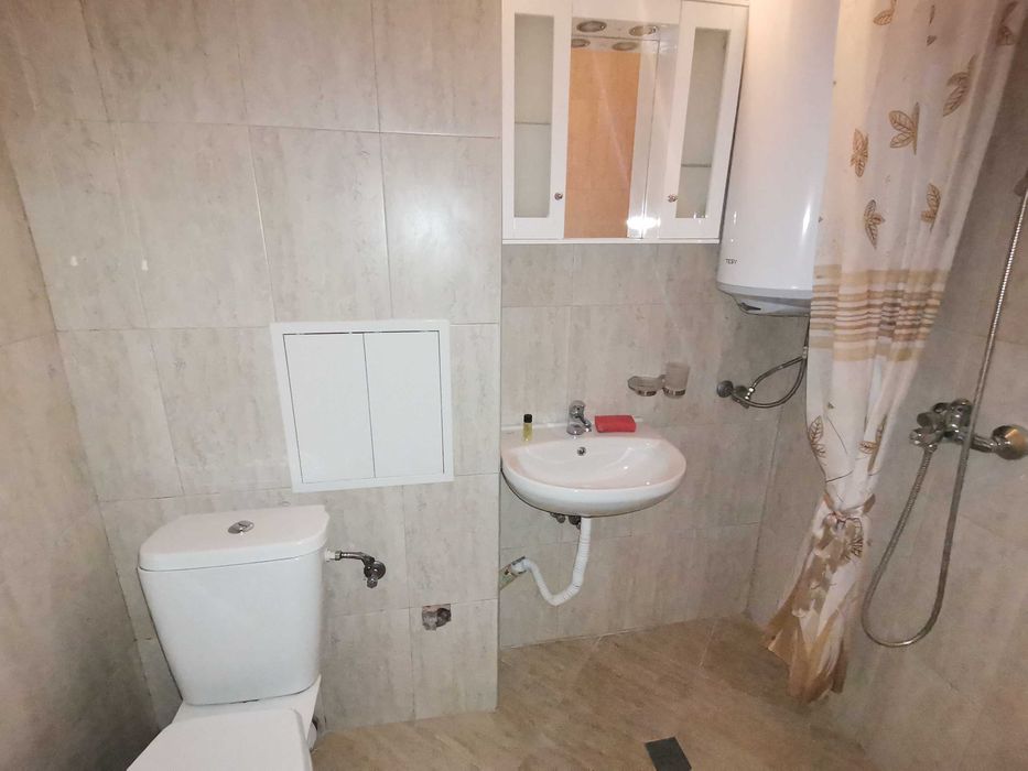 Дава се под наем Двустаен апартамент в Бургас, Изгрев - 65 кв.м за 178.5 € - Снимка #2