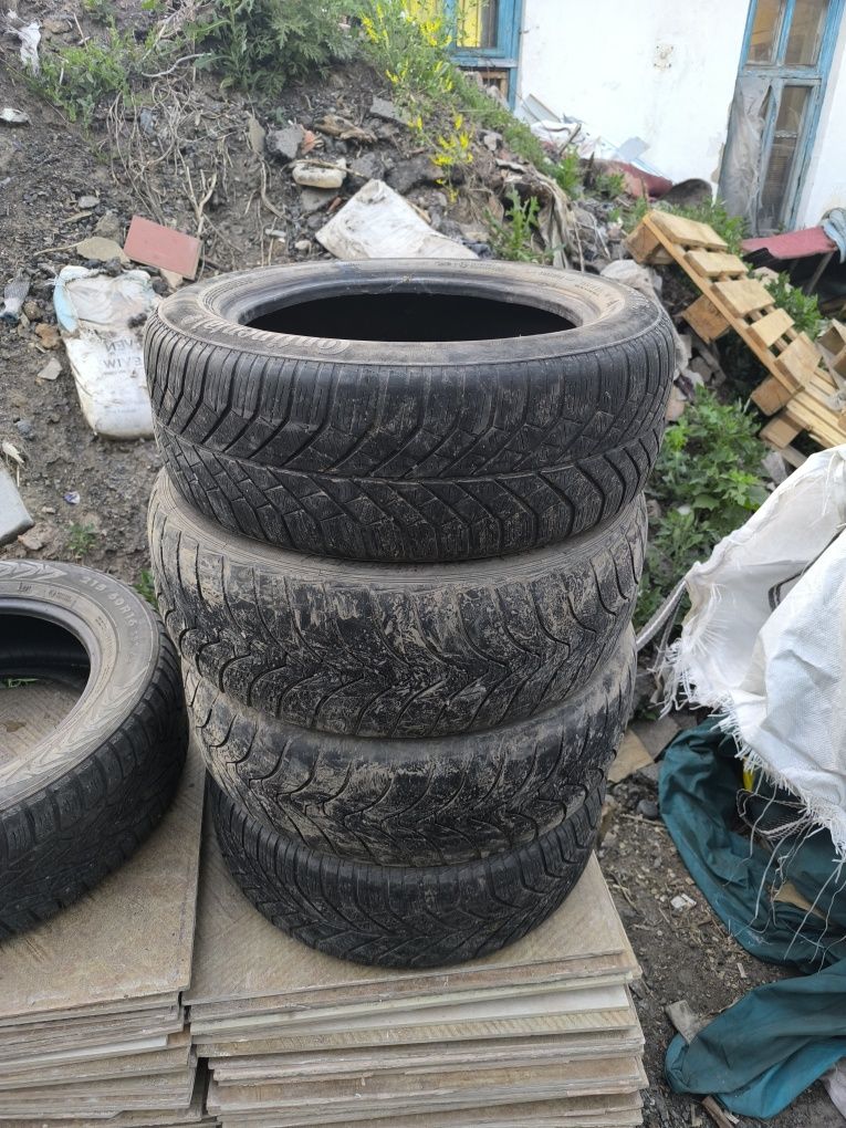 Продам 2 шины 16 размера