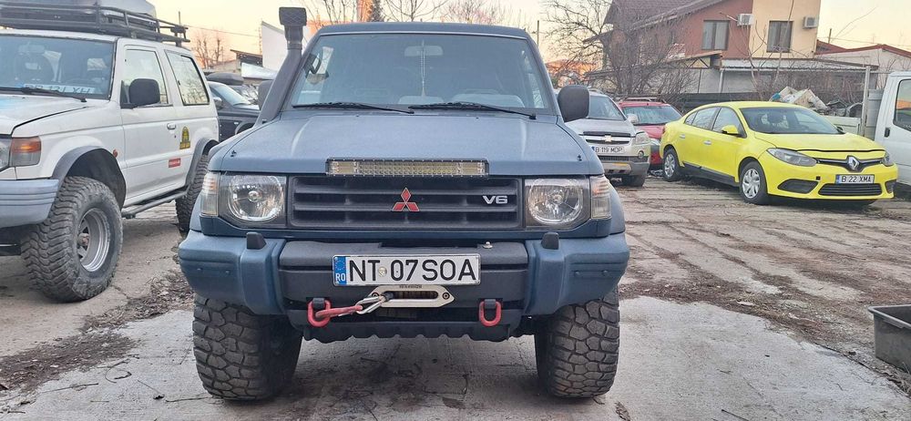 Mitsubishi Pajero 3000 V6 - Pregatit pentru Offroad si Overlanding