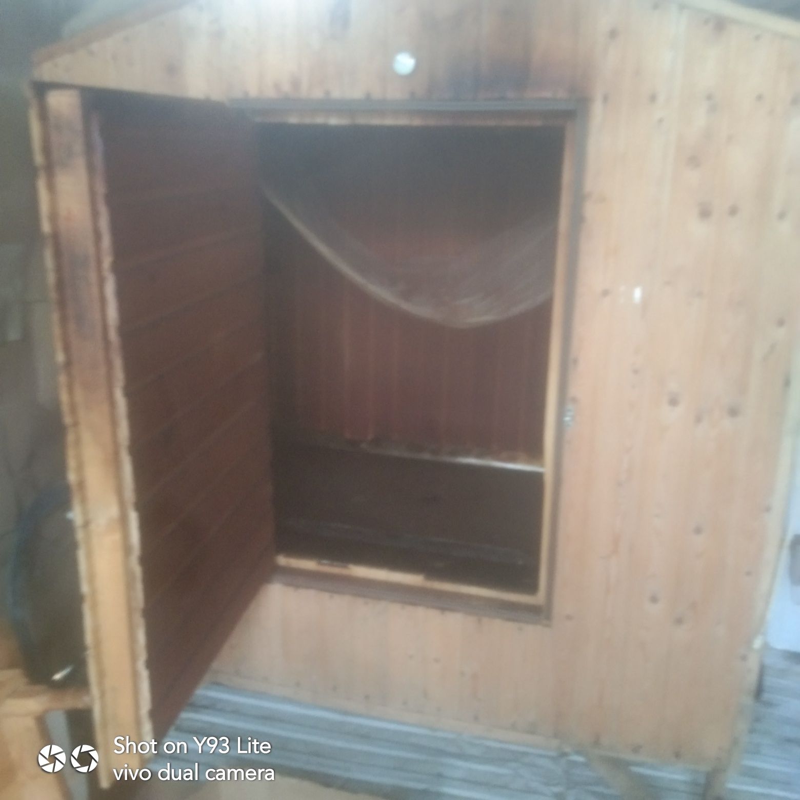 Продам каптильную в хорошем состояние шкаф вместимость большая