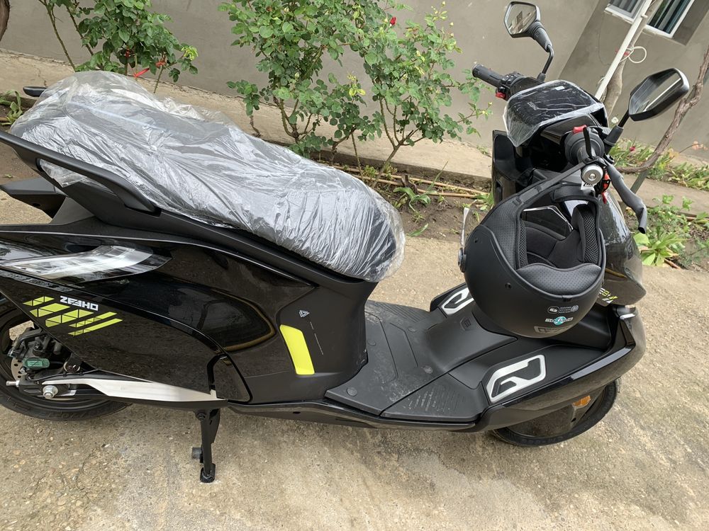 Vând scuter electric CFMoto zeeho AE8+