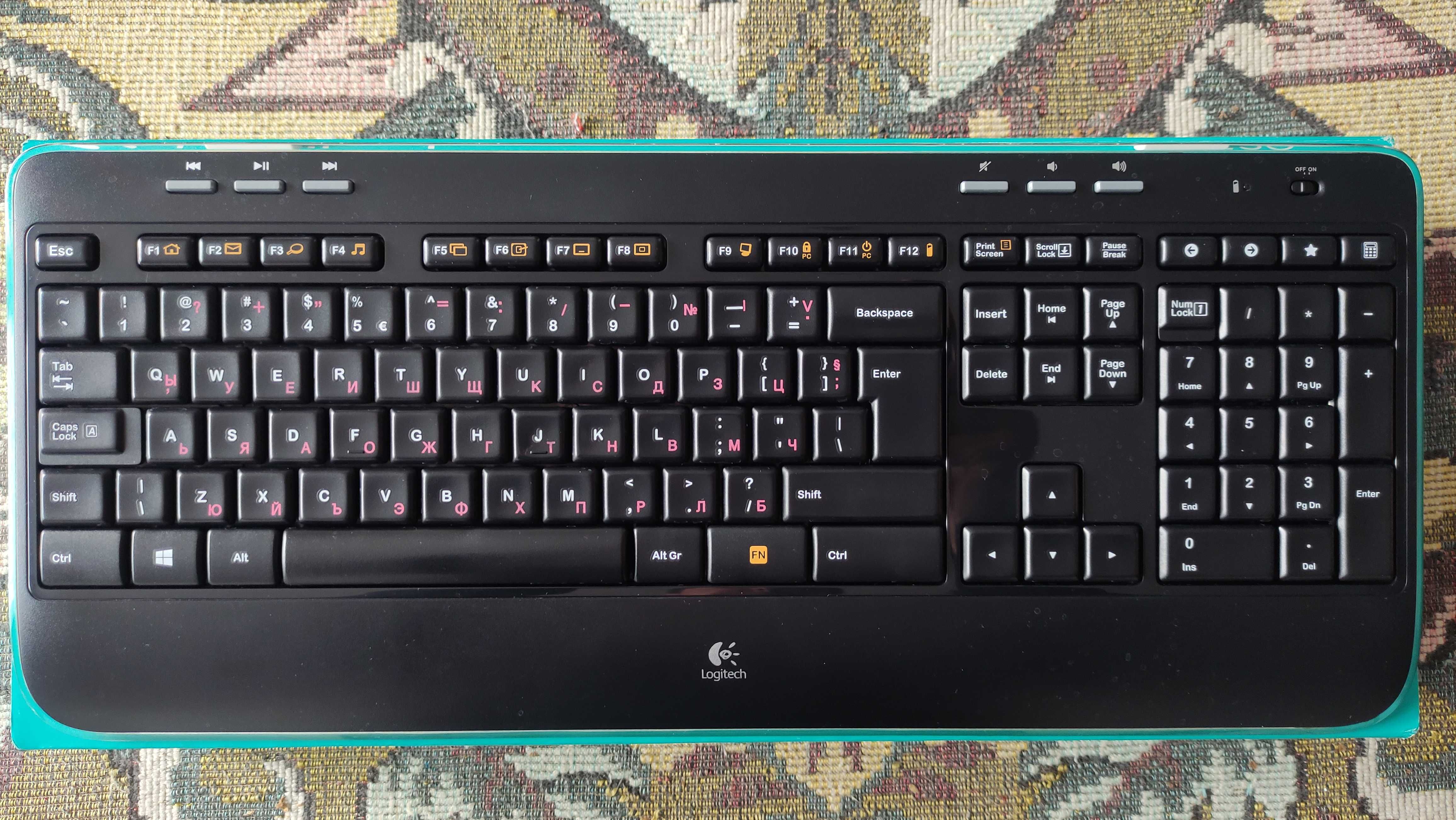 Комплект безжична мишка и клавиатура Logitech MK520 Wireless Combo