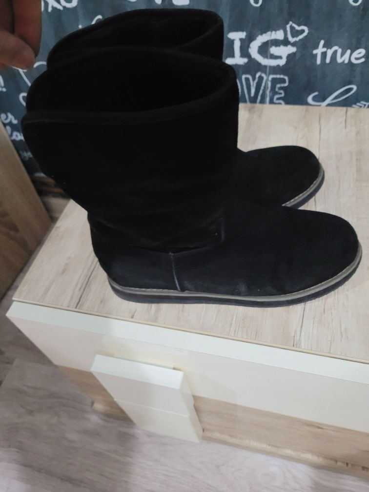 Ghete ugg mărimea 40