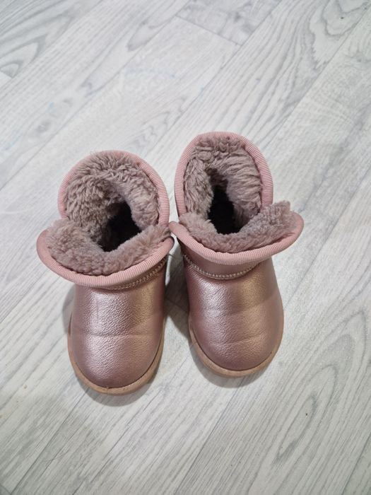 Vand UGG-uri de fetite