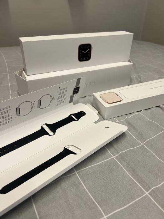 Apple Watch Seria 5 Gold - 44mm