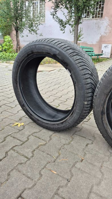 Продавам 2 всесезонни гуми MICHELIN 255/45R20 101W CROSSCLIMATE 2 SUV