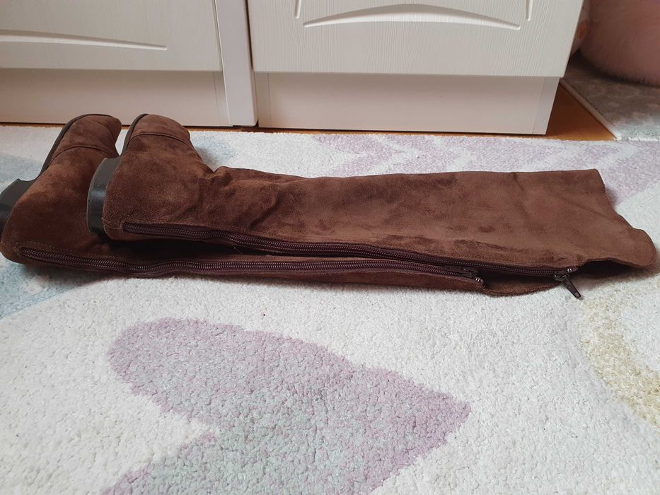 Vand cizme piele intoarsa L.K. Bennet, mar. 37