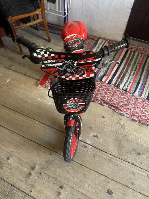 Bicicleta copii de la patru la sase ani
