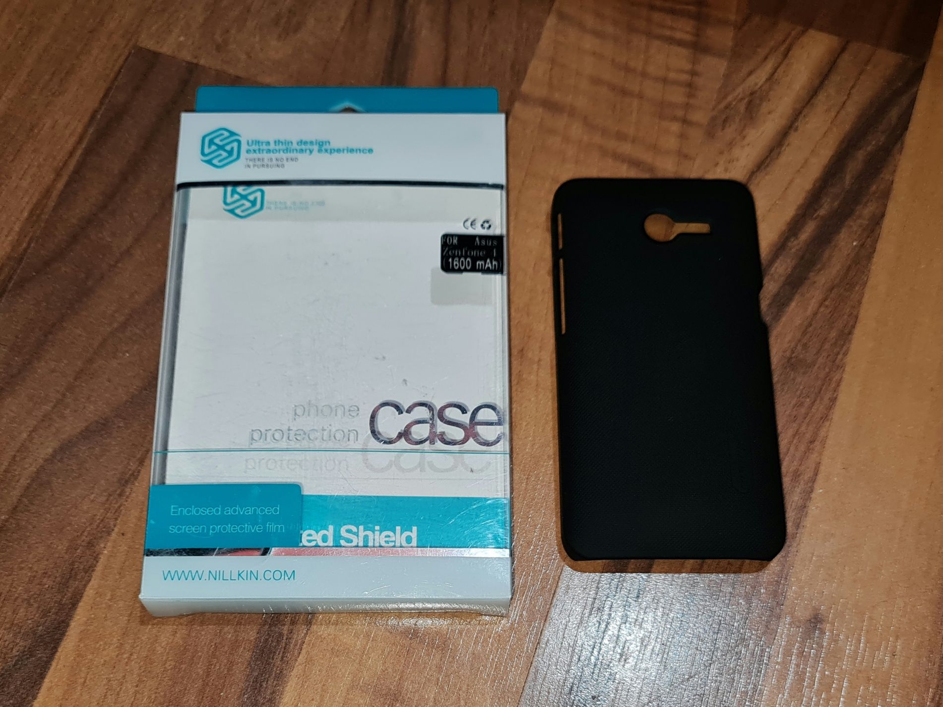 Husa originala Nillkin Frosted Shield Asus Zenfone 4 4" 1600mah A400CG