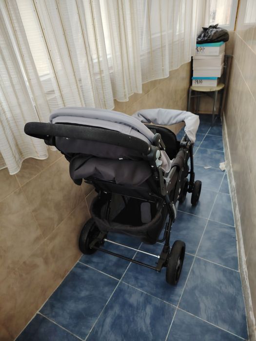 Vând pătuț de copii și cărucior pentru gemenii