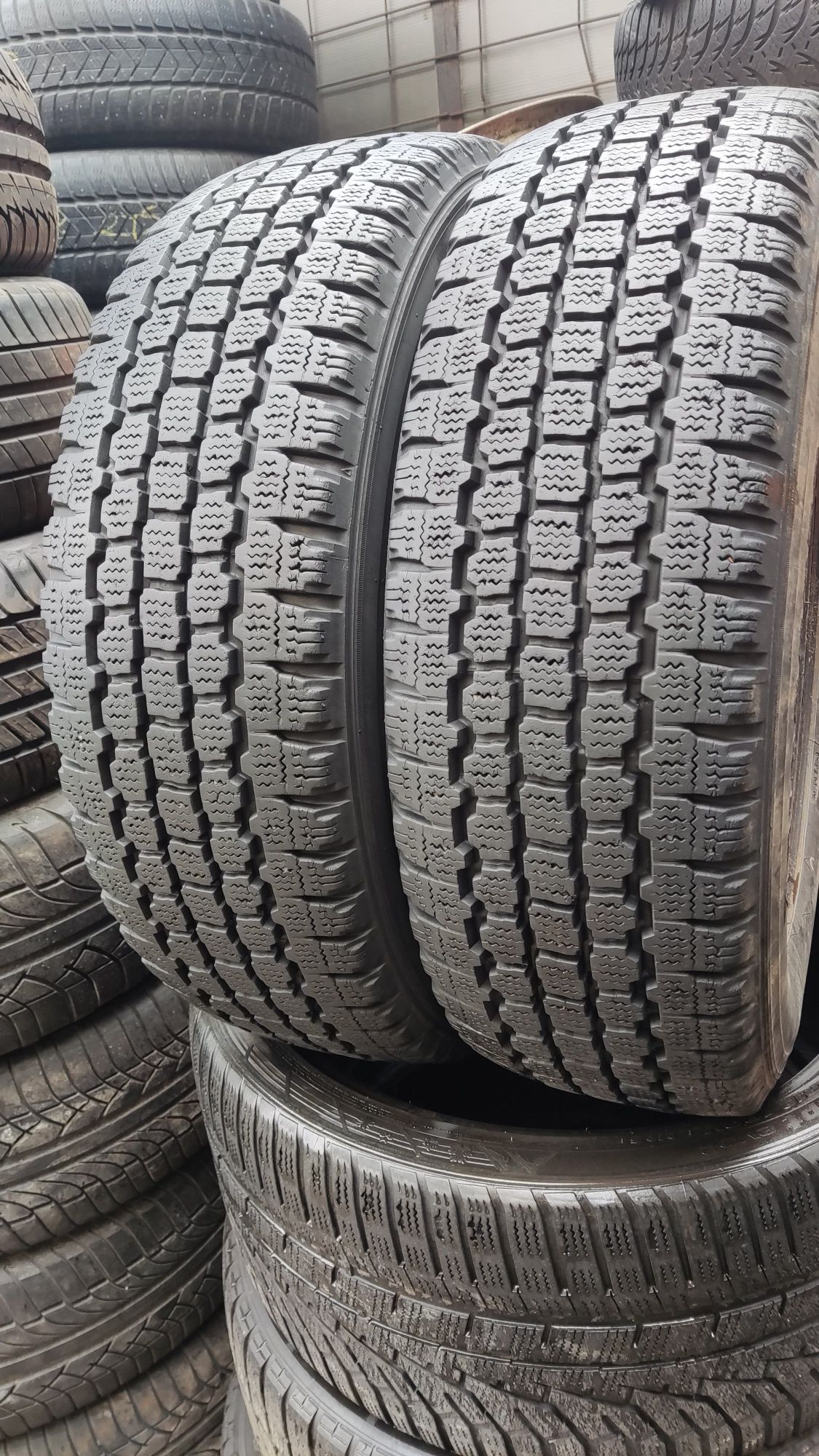 2бр бусови гуми 215/65/16С Bridgestone Blizzak 
Без лепенки и кр