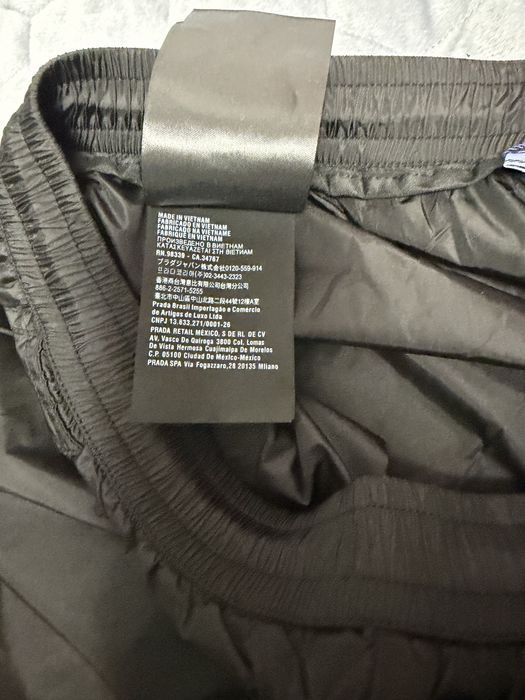 Pantaloni scurti Prada