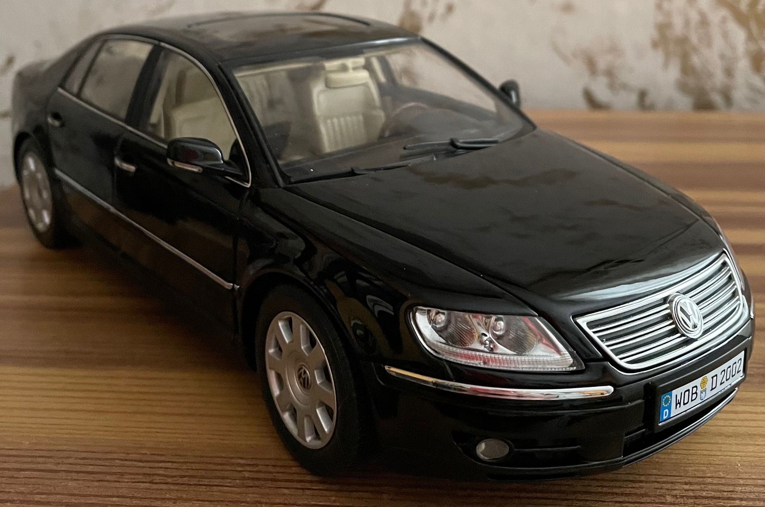 VW Phaeton, Autoart, Maщаб 1:18