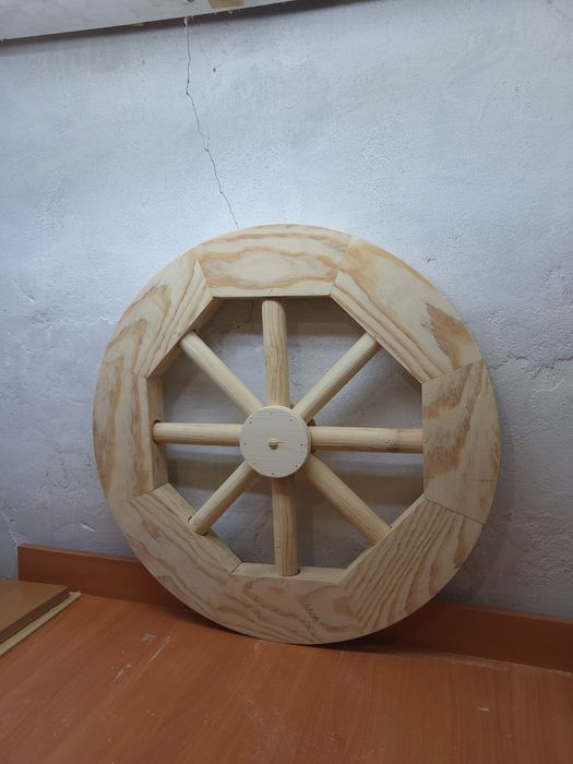 Колесо от телеги декор