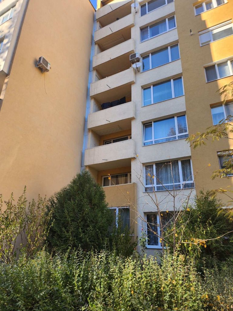 Продава се Тристаен апартамент в Кюстендил, Запад - 87 кв.м за 828 €/кв.м - Снимка #1