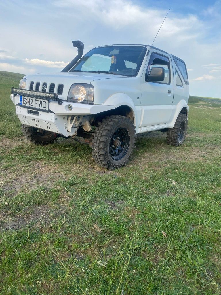 Vând suzuki jimny
