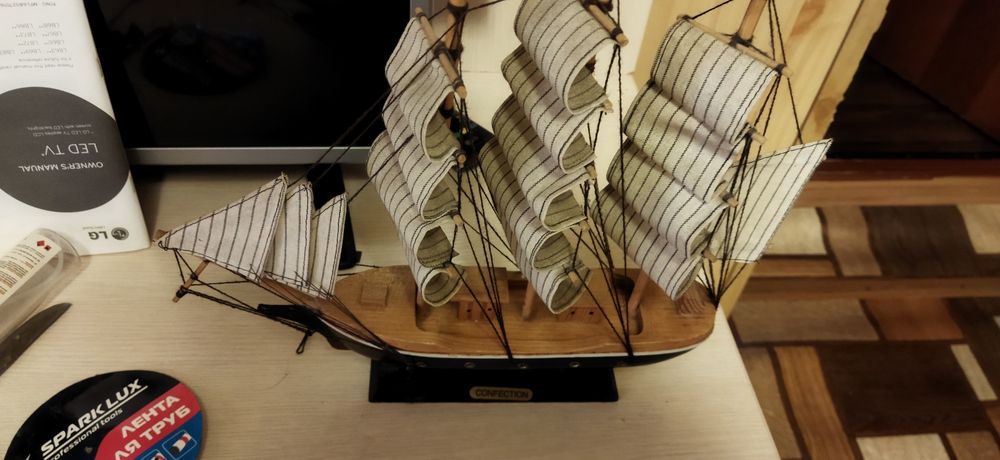 Корабль сувенирный в хорошем состоянии