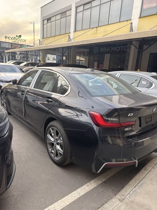 BMW i3 35L yili 2025 qora va narda grey bor